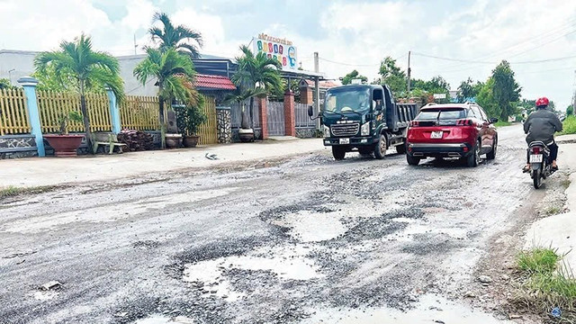 Quốc lộ 57B đoạn qua tỉnh Bến Tre thường xuyên bị hư hỏng, xuống cấp (Ảnh: tư liệu minh họa) z6623822555365-81aa8d7f773221dd71a43be14fed10b8.jpg