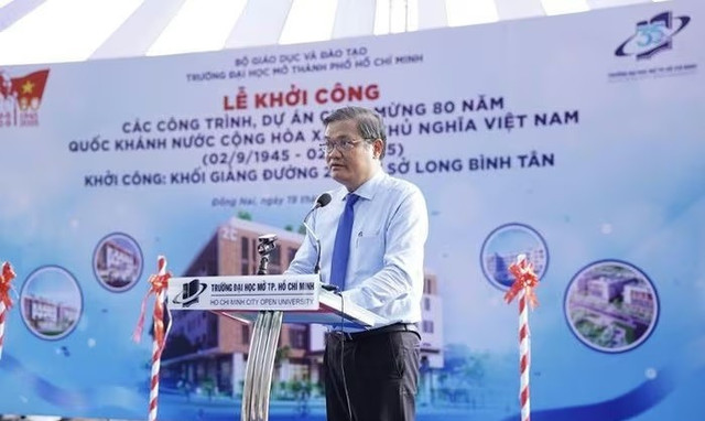 GS-TS Nguyễn Minh Hà, Hiệu trưởng Trường ĐH Mở TP HCM phát biểu tại lễ khởi công. 33333.jpg