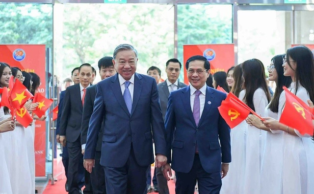 Tổng Bí thư Tô Lâm và Phó Thủ tướng Chính phủ, Bộ trưởng Ngoại giao Bùi Thanh Sơn tới dự lễ kỷ niệm 80 năm thành lập ngành Ngoại giao Việt Nam (28/8/1945-28/8/2025) - Ảnh: VGP/Hải Minh 1-1490.jpg