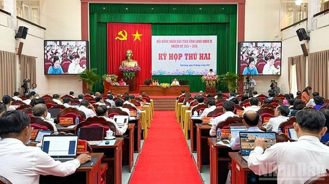 Quang cảnh kỳ họp 333.jpg
