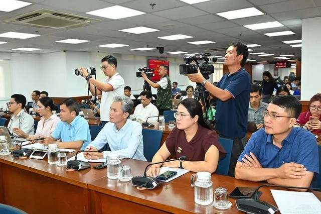 Các đại biểu tham dự họp báo. Ảnh: VIỆT DŨNG 111.jpg