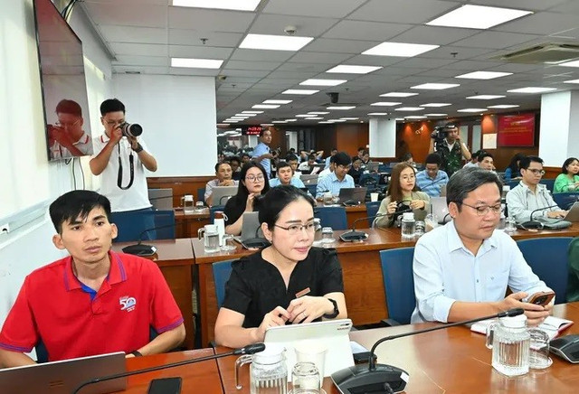 Đại diện các cơ quan báo chí tham gia họp báo. Ảnh: VIỆT DŨNG 1111.jpg