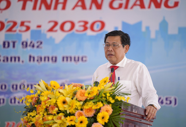 Tỉnh ủy viên, Phó Chủ tịch UBND tỉnh An Giang Ngô Công Thức phát biểu tại buổi lễ 11-548.jpg
