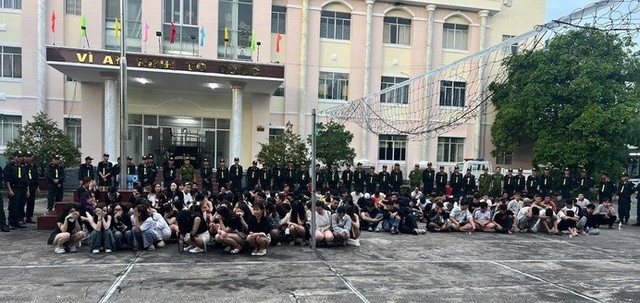 Các đối tượng được đưa về trụ sở công an 1-7131.jpg