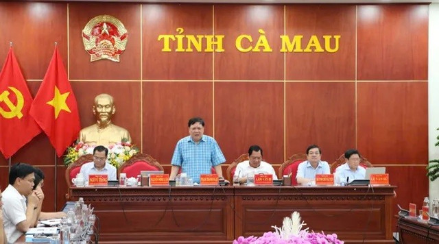 Chủ tịch UBND tỉnh Cà Mau Phạm Thành Ngại phát biểu tại hội nghị 10.jpg