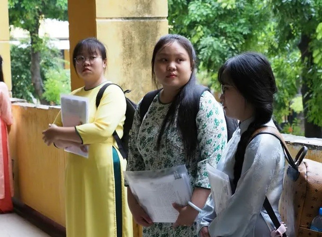 Thí sinh tham gia kỳ thi 111.jpg