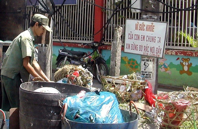 Thu gom và vận chuyển chất thải rắn sinh hoạt trên địa bàn quận Ô Môn ,TP. Cần Thơ ( Ảnh minh họa: Huyền Trang) 222222.jpg