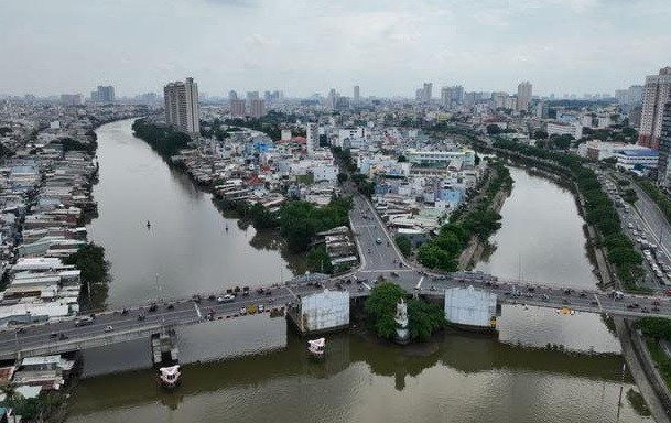 Nhà ở trên và ven kênh rạch TP HCM (Ảnh minh họa) 3.jpg
