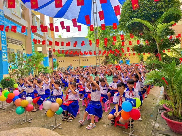 Học sinh Trường Tiểu học Long Hòa 2 trong ngày khai giảng năm học mới(TP Cần Thơ) 111-581.jpg