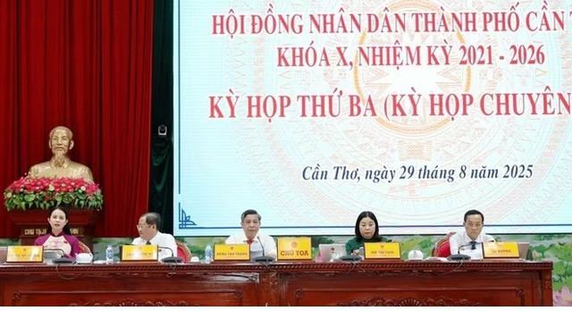 Đoàn Chủ tọa điều hành kỳ họp 222.jpg