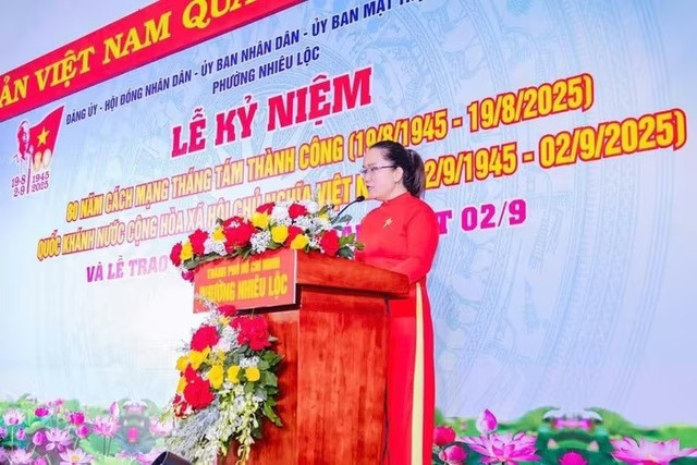 Bà Ngô Thị Hiền - Phó Bí thư Đảng ủy, Chủ tịch UBND phường Nhiêu Lộc, đọc diễn văn nhân kỷ niệm 80 năm Quốc khánh nước Cộng hòa Xã hội Chủ nghĩa Việt Nam. (Ảnh: BTC) 1-6669.jpg