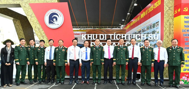 Đại biểu chụp hình lưu niệm tại đại hội. Ảnh: VIỆT DŨNG 888888888888888888888888888888.jpg