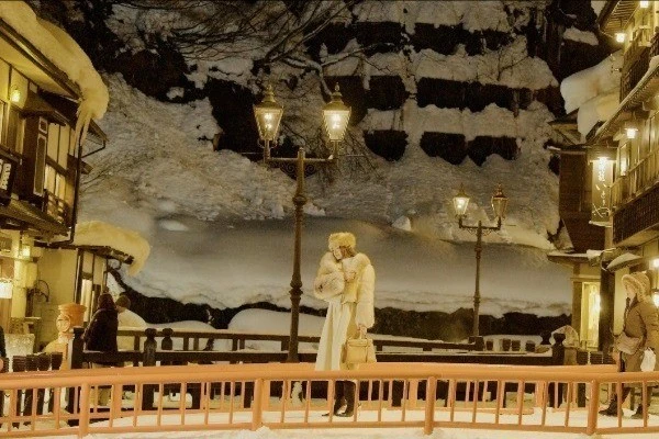 Thị trấn Ginzan Onsen có gì hấp dẫn khiến du khách mê mẩn mỗi mùa tuyết rơi?