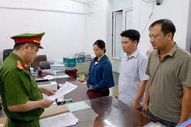 Khởi tố nguyên Giám đốc Văn phòng đăng ký đất đai ở Hòa Bình