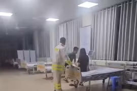 CSGT kịp thời hỗ trợ sản phụ chuyển dạ trong mưa bão ở Quảng Ninh