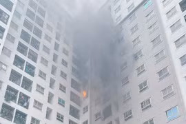 Cháy căn hộ chung cư ở Hà Nội, nhiều người tự thoát nạn an toàn
