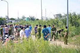 Bất cẩn khi chở gã nghiện, người lái xe ôm chết thảm dưới bụi cỏ voi