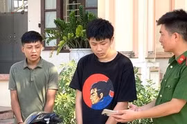 Bắt 2 đối tượng dàn cảnh hỏi mua điện thoại rồi cướp giật 