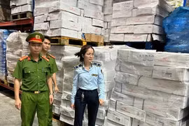Tạm giữ gần 16 tấn xương lợn hết hạn sử dụng ở Hà Nội