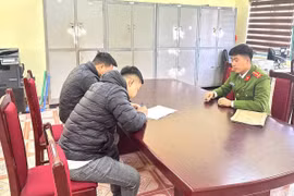 Nguyên nhân vụ 2 đối tượng ném sơn trộn mắm tôm vào nhà dân giữa đêm