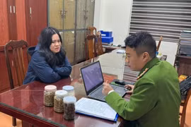 Khởi tố 2 bị can trong vụ sản xuất, buôn bán hàng giả trên mạng