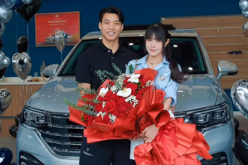 Sau đám cưới, Văn Thanh sắm thêm xế hộp cho vợ