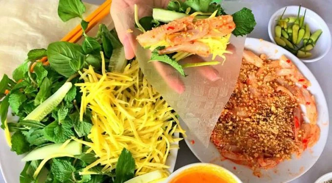 Đến Hà Tĩnh, thưởng thức gỏi cá đục tinh hoa biển cả miền Trung