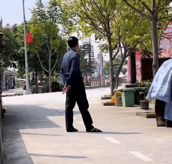 Biet con gai ve que an Tet, bo dung ngoi khong yen-Hinh-2