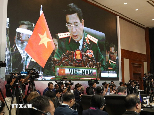 Đại tướng Phan Văn Giang, Ủy viên Bộ Chính trị, Phó Bí thư Quân ủy Trung ương, Bộ trưởng Bộ Quốc phòng, phát biểu tại Hội nghị Bộ trưởng Quốc phòng ASEAN lần thứ 17 tại Indonesia tháng 11/2023. (Ảnh: Đào Trang/TTXVN) Đại tướng Phan Văn Giang, Ủy viên Bộ Chính trị, Phó Bí thư Quân ủy Trung ương, Bộ trưởng Bộ Quốc phòng, phát biểu tại Hội nghị Bộ trưởng Quốc phòng ASEAN lần thứ 17 tại Indonesia tháng 11/2023. (Ảnh: Đào Trang/TTXVN)