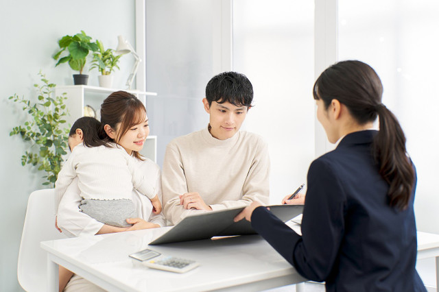 Bảo hiểm được xem là một hành trình nhân văn vì thể hiện sự quan tâm và trách nhiệm của mỗi người đối với tương lai của bản thân và gia đình, do đó khung pháp lý cần hoàn thiện sớm nhất có thể để bảo vệ các bên tham gia thị trường. Bảo hiểm được xem là một hành trình nhân văn vì thể hiện sự quan tâm và trách nhiệm của mỗi người đối với tương lai của bản thân và gia đình, do đó khung pháp lý cần hoàn thiện sớm nhất có thể để bảo vệ các bên tham gia thị trường.