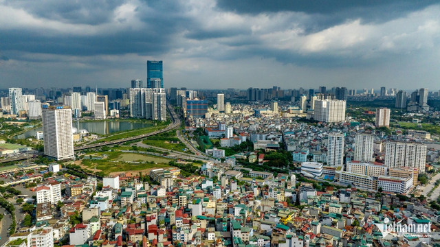 Chuyên gia cho rằng, thuế thu nhập cá nhân là thu đối với những trường hợp kinh doanh, không thể đánh thuế những người bán nhà vì nhu cầu đời sống. Ảnh: Hoàng Hà w-thue-bat-dong-san-364.jpg