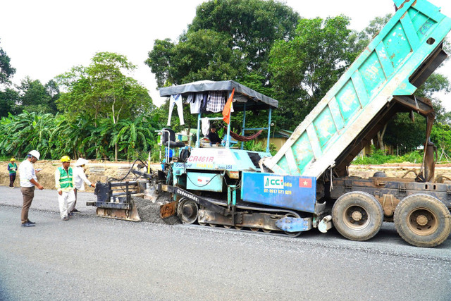 Thực hiện thi công 3 ca, 4 kíp trên công trường Thực hiện thi công 3 ca, 4 kíp trên công trường