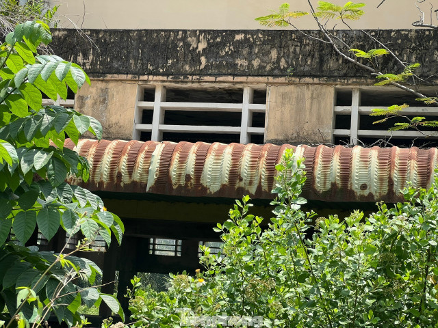 Chợ Phú Hữu được khởi công xây dựng vào năm 2004 với kinh phí 1,2 tỷ đồng. Công trình này nằm trên khu đất rộng hơn 2.000m², được thiết kế với quy mô 164 sạp và ki-ốt. Chợ Phú Hữu được khởi công xây dựng vào năm 2004 với kinh phí 1,2 tỷ đồng. Công trình này nằm trên khu đất rộng hơn 2.000m², được thiết kế với quy mô 164 sạp và ki-ốt.