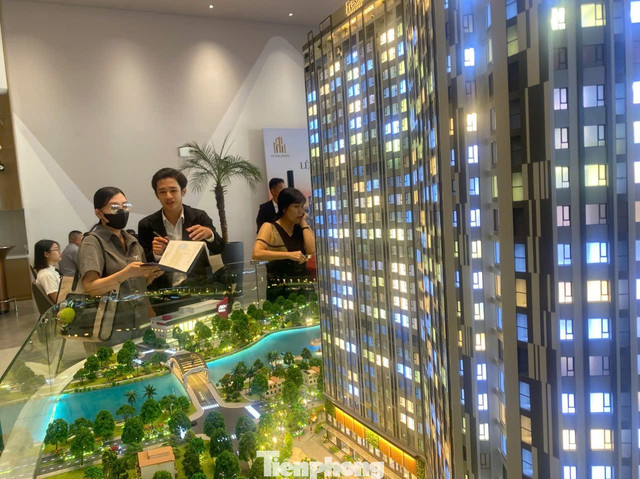 Hiện có tới 89% môi giới chưa có hoặc đã hết hạn chứng chỉ hành nghề, gần 52% chưa từng tham gia đào tạo chính quy. Ảnh minh hoạ. Hiện có tới 89% môi giới chưa có hoặc đã hết hạn chứng chỉ hành nghề, gần 52% chưa từng tham gia đào tạo chính quy. Ảnh minh hoạ.