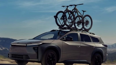 Cận cảnh SUV điện Toyota bZ Woodland 2025 vừa ra mắt