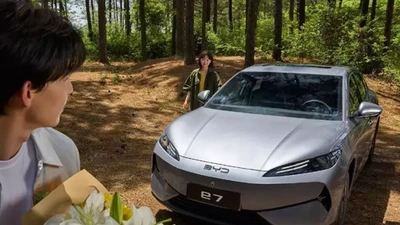 BYD e7 chạy điện siêu rẻ "chốt giá" chỉ từ 363 triệu đồng