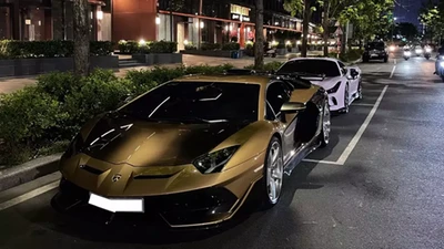 Lamborghini Aventador và Ferrari F8 Spider bạc tỷ tại TP.HCM