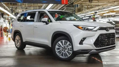 Toyota tính nhập xe Mỹ về Nhật để “xoa dịu” ông Trump