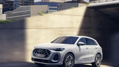 Audi Q5 PHEV ra mắt: Pin lớn hơn, mạnh mẽ hơn