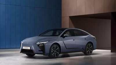 Lexus ES 2026 tham vọng "hất cẳng" BMW 5-Series ở châu Âu