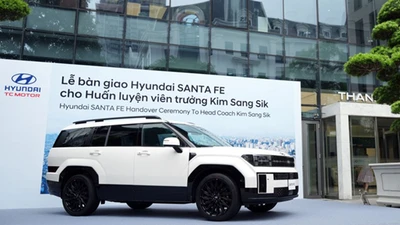 Tận thấy Hyundai SantaFe hơn 1,5 tỷ của HLV Kim Sang-sik