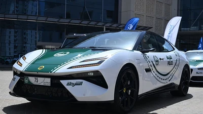 Cảnh sát Dubai có siêu xe điện Lotus Emeya-S đi tuần tra