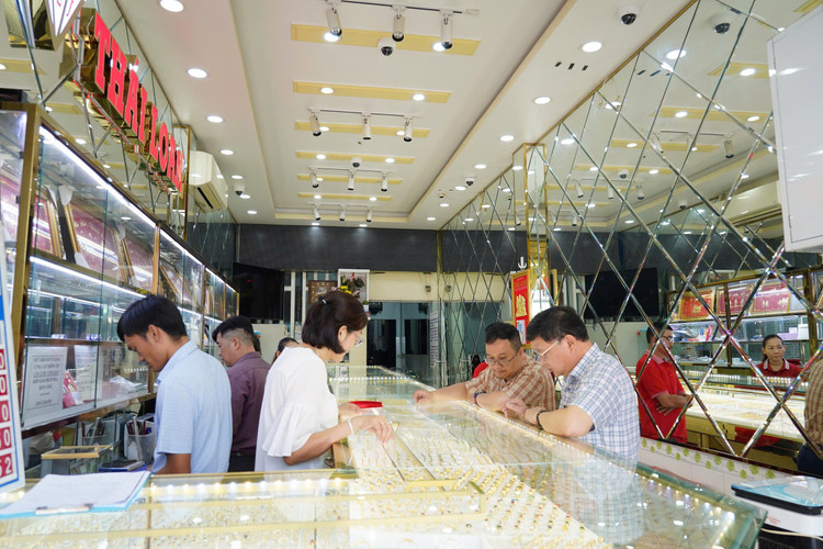 Sở Khoa học và Công nghệ tỉnh Quảng Ngãi kiểm tra 14 cơ sở sản xuất, kinh doanh vàng trên địa bàn tỉnh. z6674349464455-33915f764b4504c40b538d3b98f582b2.jpg
