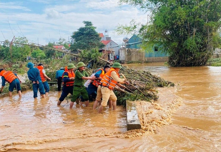 Trong bối cảnh biến đổi khí hậu, thiên tai ngày càng bất thường, cực đoan, khó dự báo. Trong bối cảnh biến đổi khí hậu, thiên tai ngày càng bất thường, cực đoan, khó dự báo.