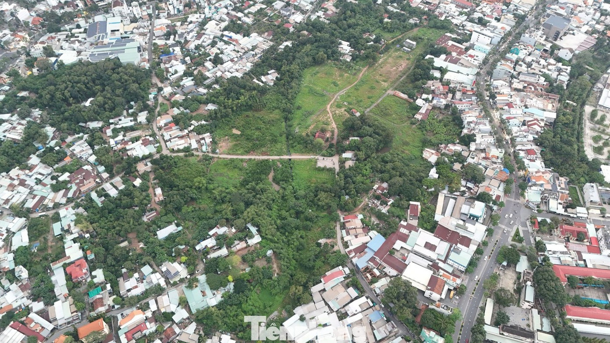 Sở Xây dựng tỉnh Bình Dương khi đó được yêu cầu nghiên cứu tìm phương án nào tiện lợi nhất cho người dân. Tuy nhiên, 1 trong 2 phương án chưa được chọn lựa thực hiện thì tỉnh Bình Dương sáp nhập với TPHCM nên đến nay, dự án này vẫn chưa được tháo gỡ.