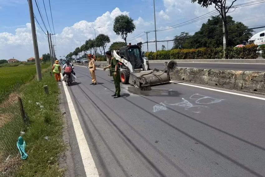 Cơ quan chức năng cũng đang truy tìm nam thanh niên xịt dòng sơn nói trên lên đường. Ảnh: CA