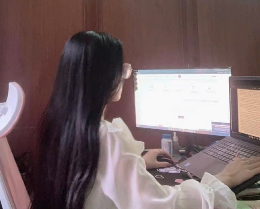 'Tôi không còn quá áp lực, thậm chí còn làm thêm được 1 công việc khác mà vẫn đảm bảo quỹ thời gian và chăm lo cho gia đình nhỏ của mình'. Ảnh: NVCC