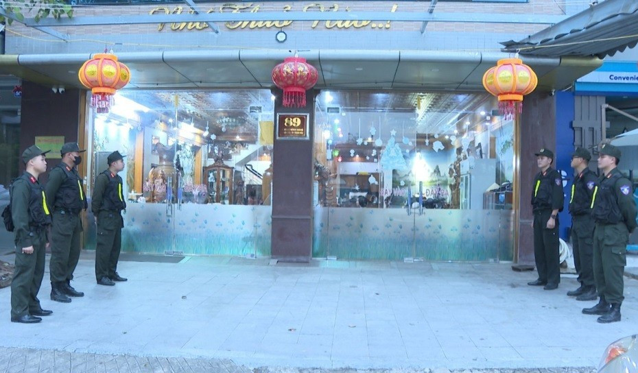 Công an khám xét trụ sở công ty các bị can.