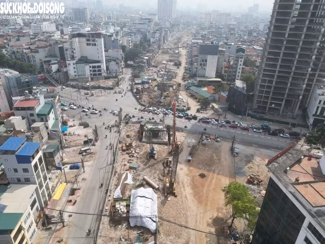 Trong dịp Tết Bính Ngọ, dự án đường Vành đai 1 đoạn Hoàng Cầu- Voi Phục vẫn duy trì thi công các hạng mục theo kế hoạch.