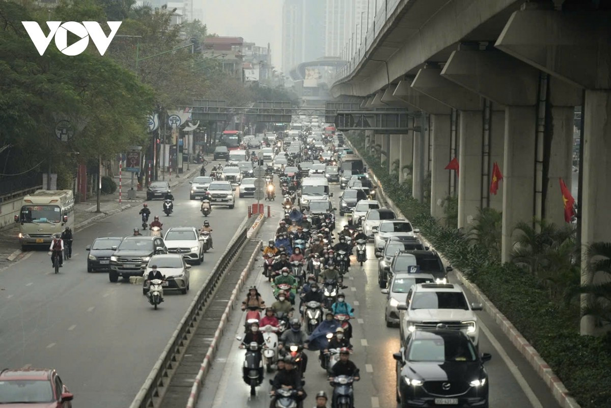Giao thông Hà Nội thông thoáng bất ngờ trong ngày đầu đi làm sau Tết ảnh 1